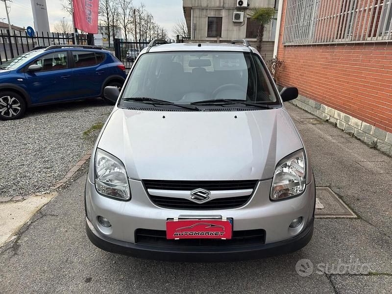 Usata Suzuki Ignis 99 CV (72 kW) 2004 Grigio Utilitaria