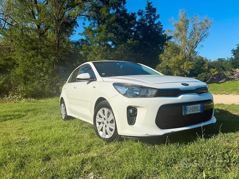 Usata Kia Rio Active 84 CV (61 kW) 2018 Bianco Berlina