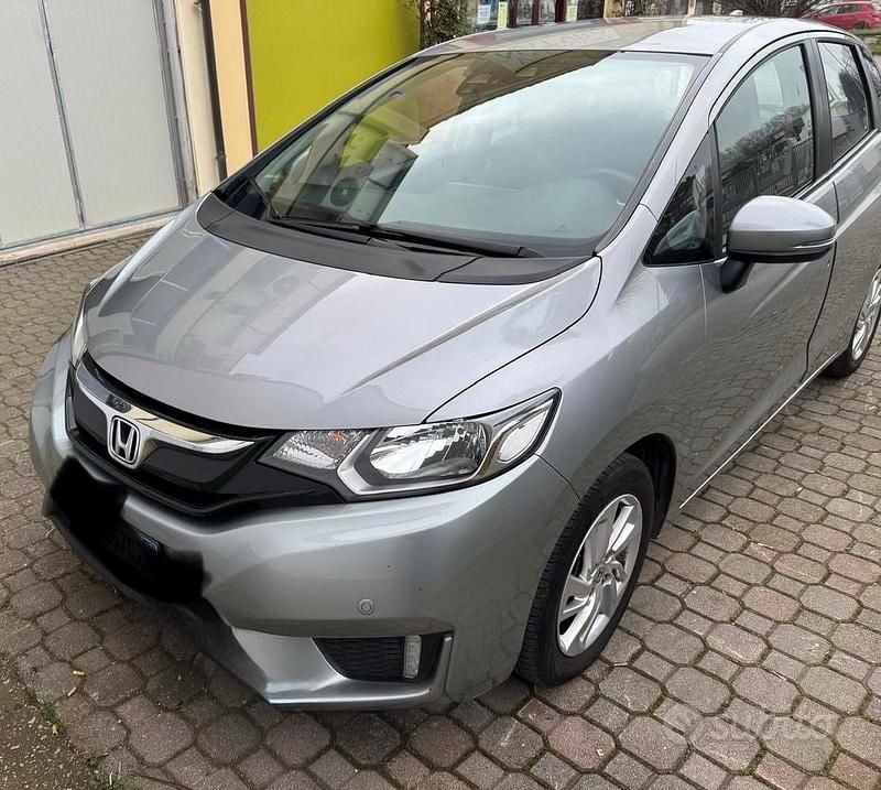 Usata Honda Jazz Comfort 102 CV (75 kW) 2017 Grigio Utilitaria