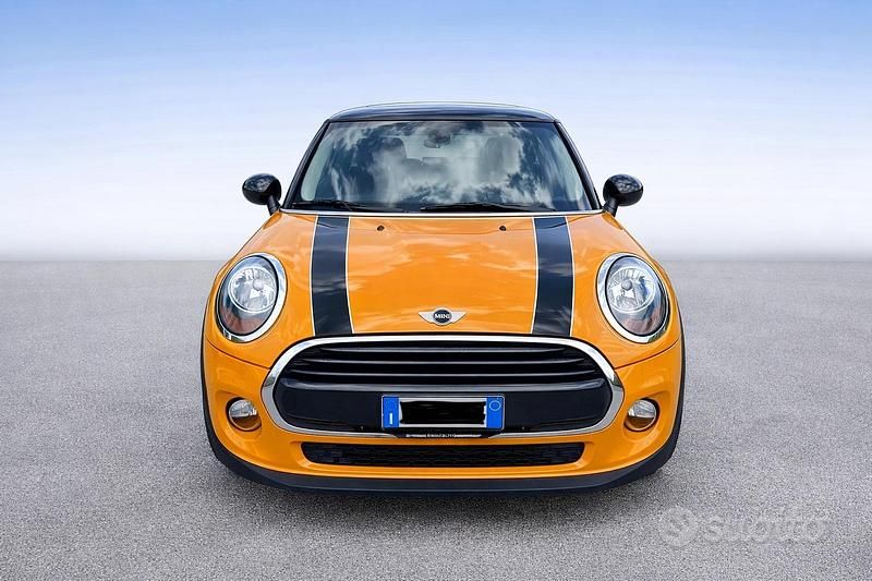Usata Mini Cooper D Business 116 CV (85 kW) 2015 Arancione Utilitaria