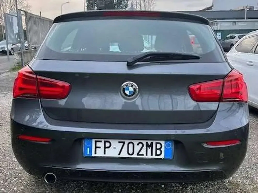 Usata BMW 118 Advantage 150 CV (110 kW) 2018 Grigio Berlina
