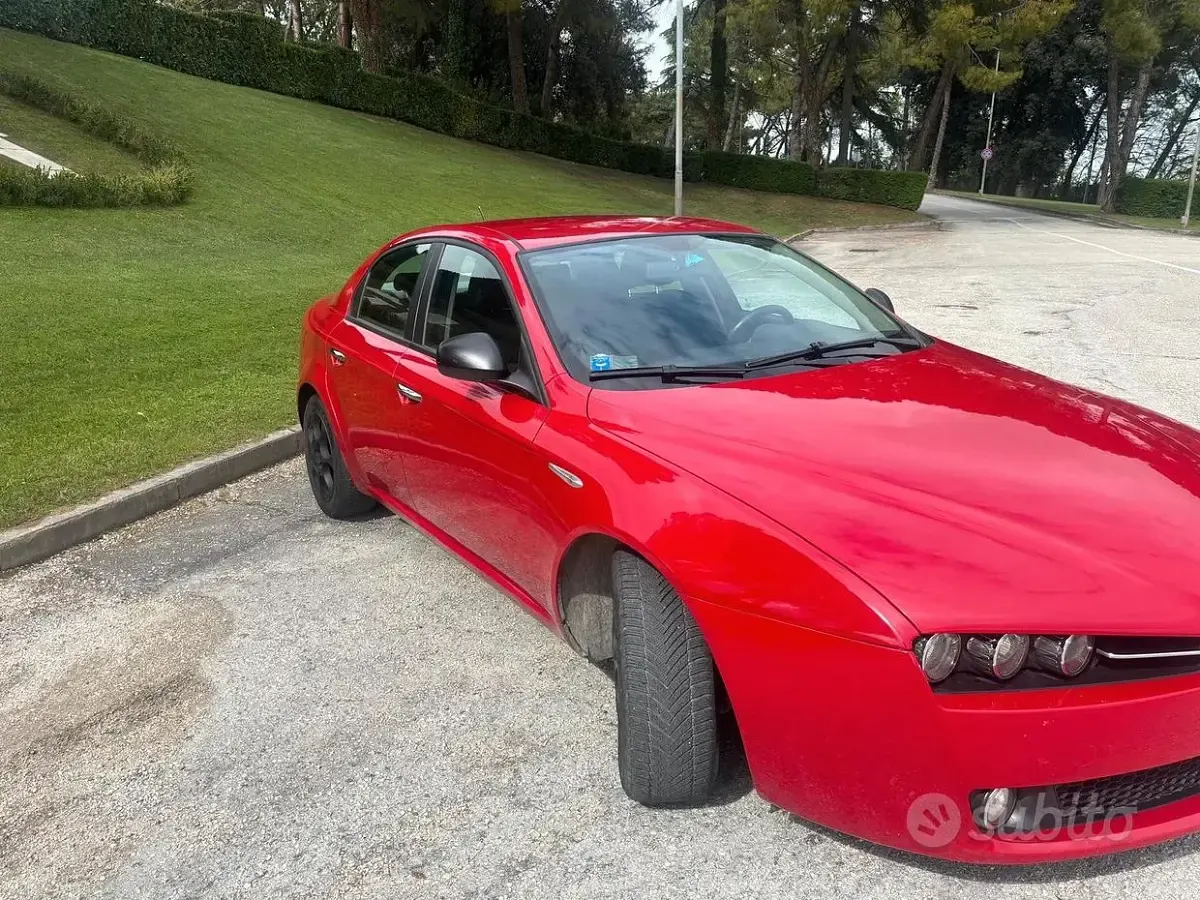 Second-hand Alfa Romeo 159 150 CP (110 kW) 2007 Roșu Berlinǎ