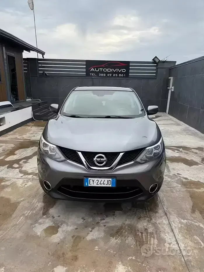 Usata Nissan Qashqai Tekna 110 CV (80 kW) 2015 Grigio SUV