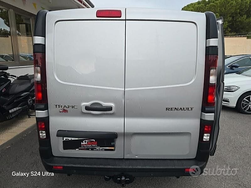 Usata Renault Trafic Zen 125 CV (91 kW) 2017 Grigio Monovolume