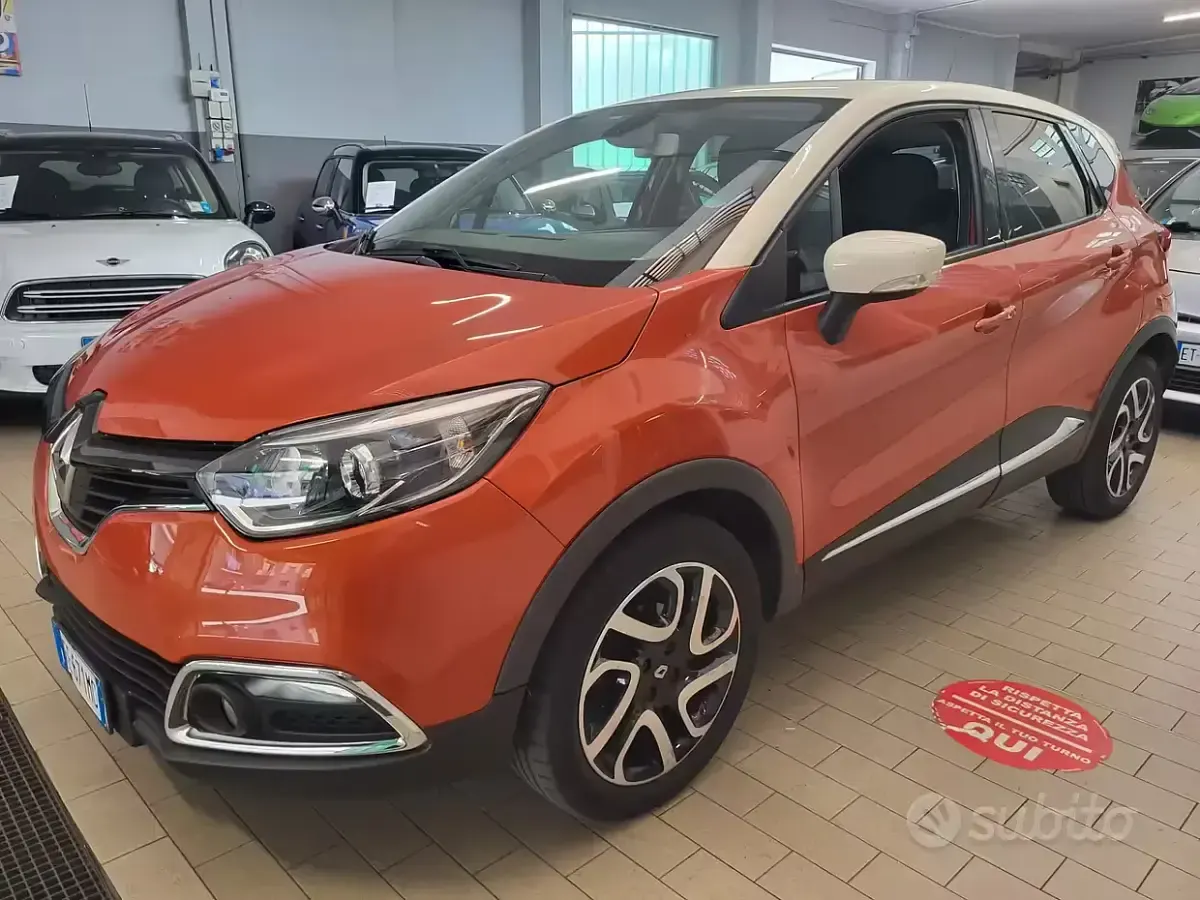 Usado Renault Captur PE 90 CV (66 kW) 2016 Naranja SUV