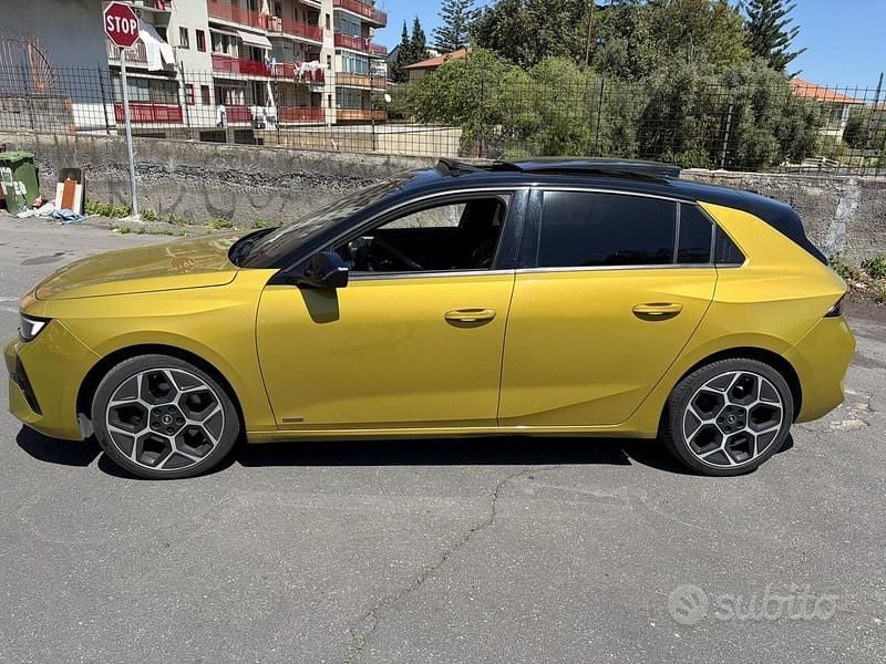 Usata Opel Astra Ultimate 131 CV (96 kW) 2022 Giallo Utilitaria