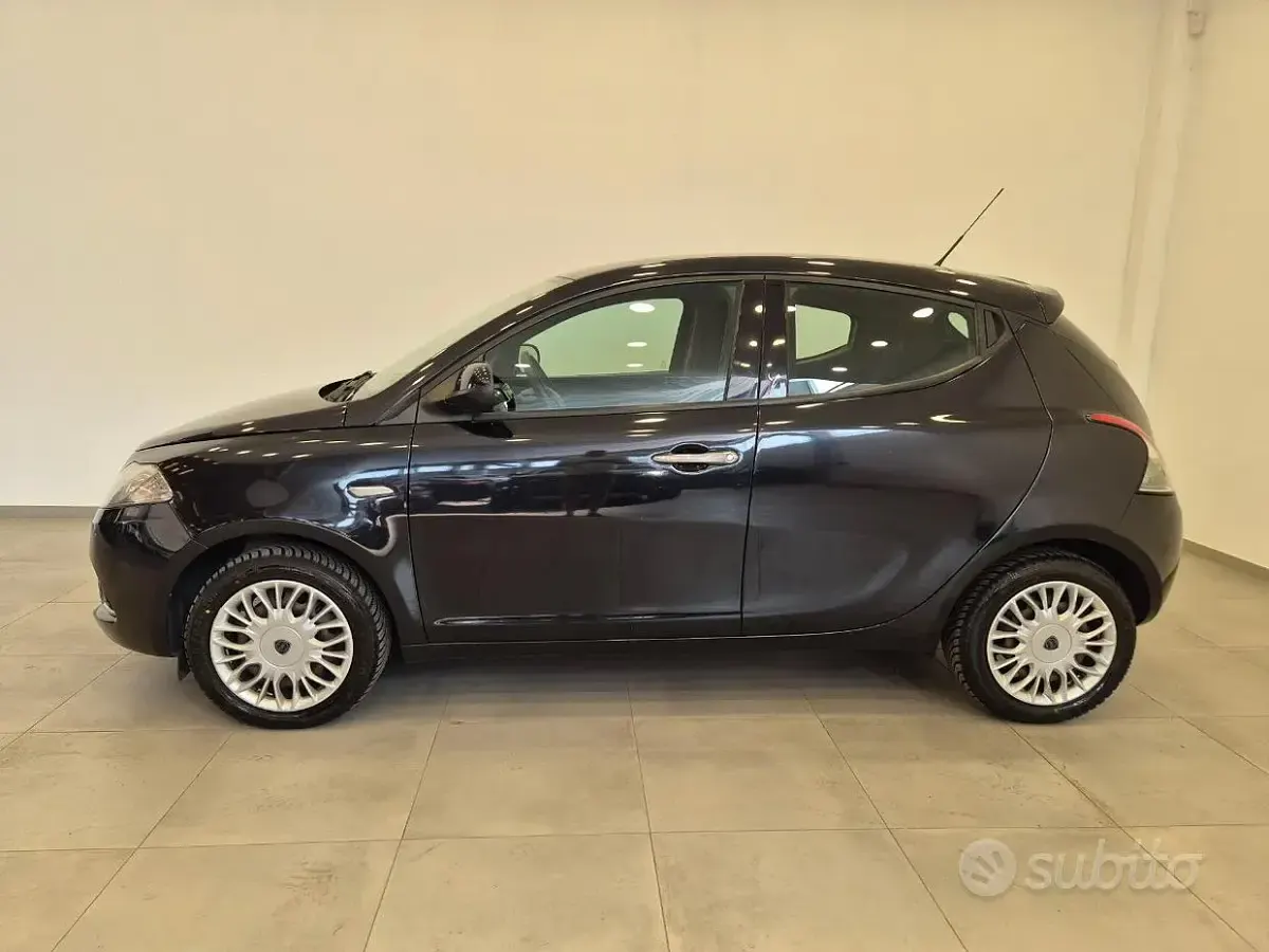 Usata Lancia Ypsilon Silver 69 CV (50 kW) 2018 Nero Utilitaria