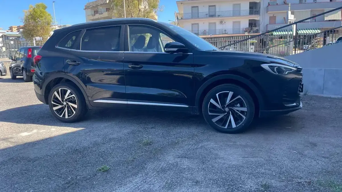 Nuova MG ZS Luxury 102 CV (75 kW) 2026 Pebble black SUV