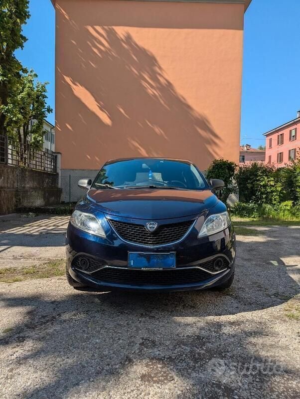 Usata Lancia Ypsilon 69 CV (50 kW) 2016 Blu Utilitaria