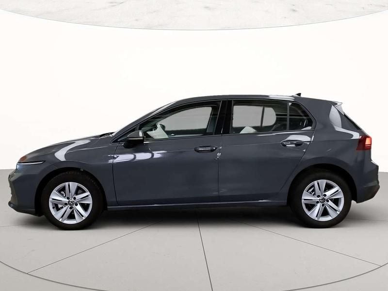 Usata VW Golf VIII Life 116 CV (85 kW) 2025 Dolphin grey metallizzato Berlina