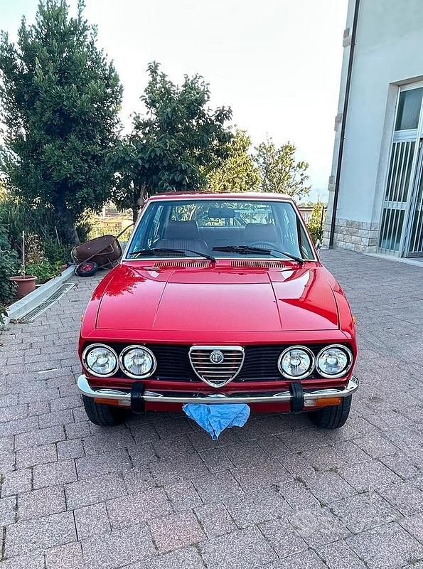 Rosso Usata 1970 Alfa Romeo Alfetta Tre volumi | 22.000 € - Immagine 1/4