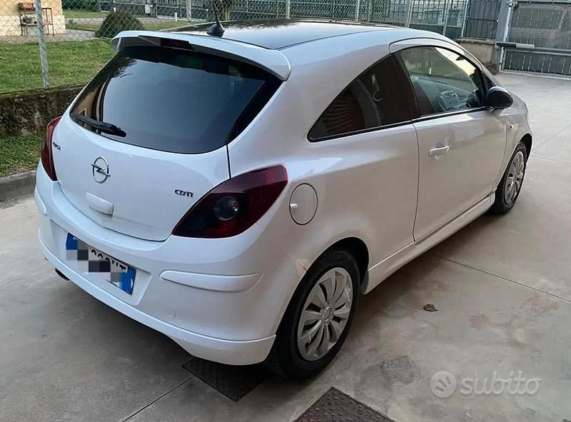 Usata Opel Corsa Cosmo 90 CV (66 kW) 2009 Utilitaria