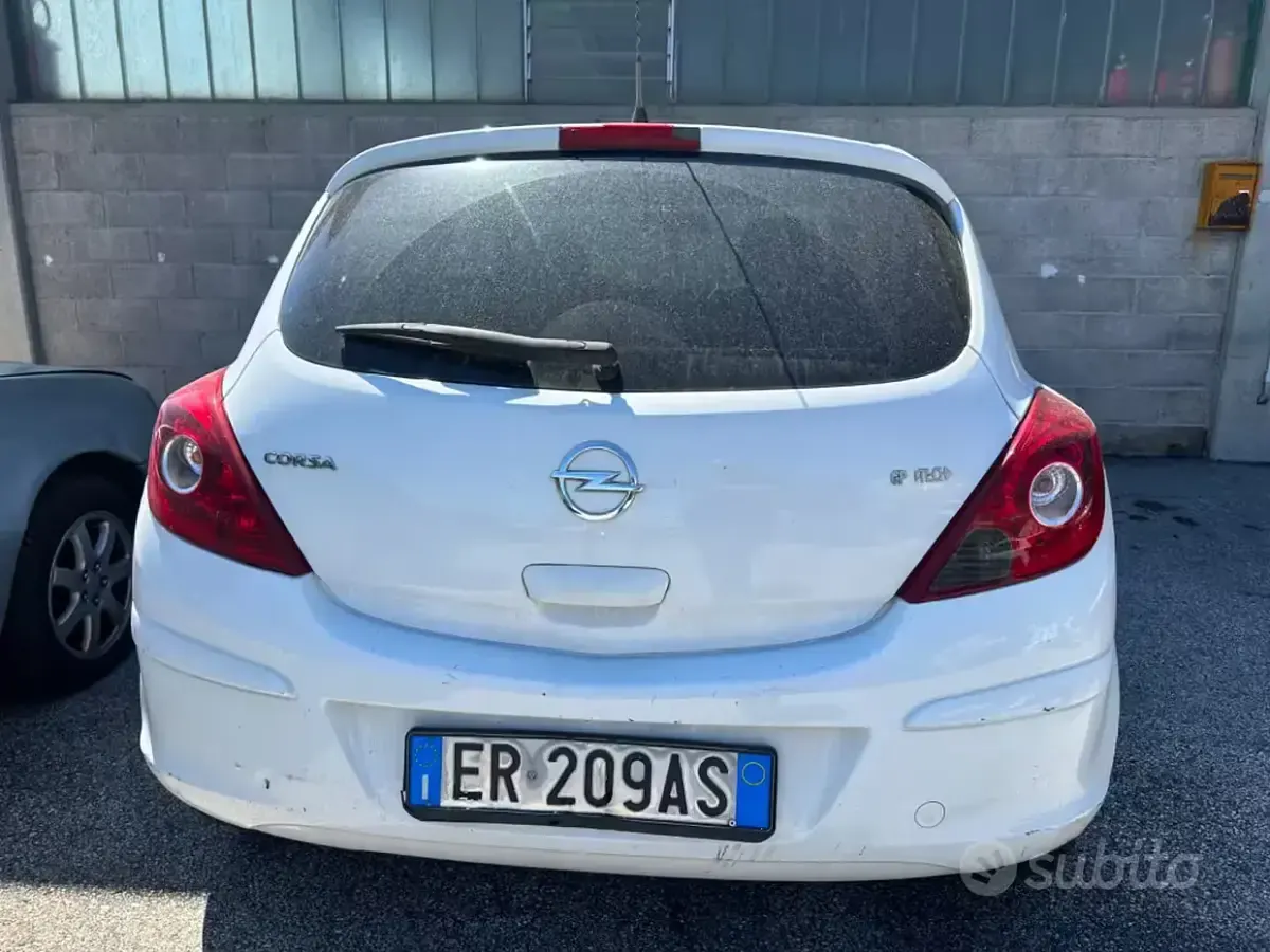 Usata Opel Corsa 85 CV (62 kW) 2013 Bianco Utilitaria