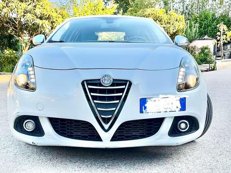 Usado Alfa Romeo Giulietta Distinctive 105 CV (77 kW) 2014 Blanco Utilitario