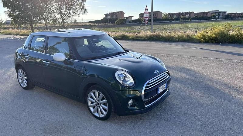 Usata Mini Cooper D 116 CV (85 kW) 2017 Verde Utilitaria