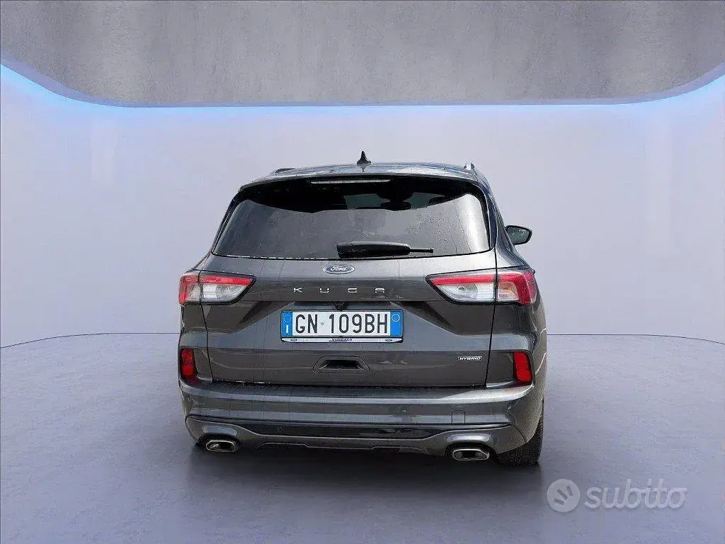 Usata Ford Kuga ST-Line 190 CV (139 kW) 2023 Grigio SUV