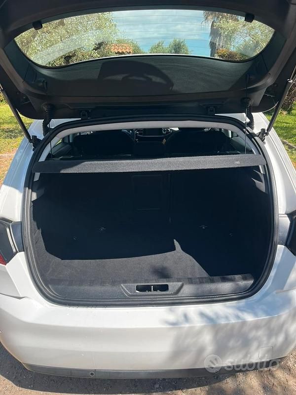 Usata Peugeot 308 Active 116 CV (85 kW) 2014 Bianco Utilitaria