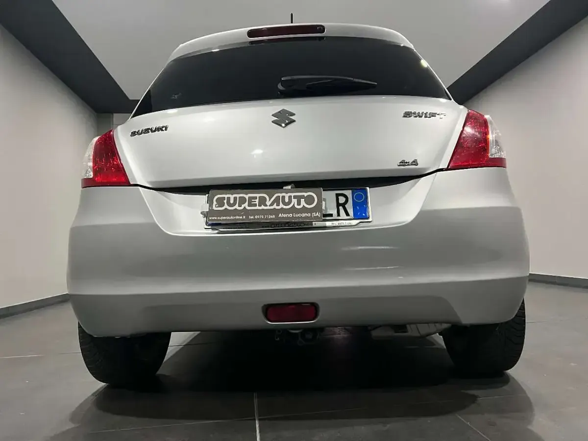 Usata Suzuki Swift Style 94 CV (69 kW) 2012 Argento Utilitaria