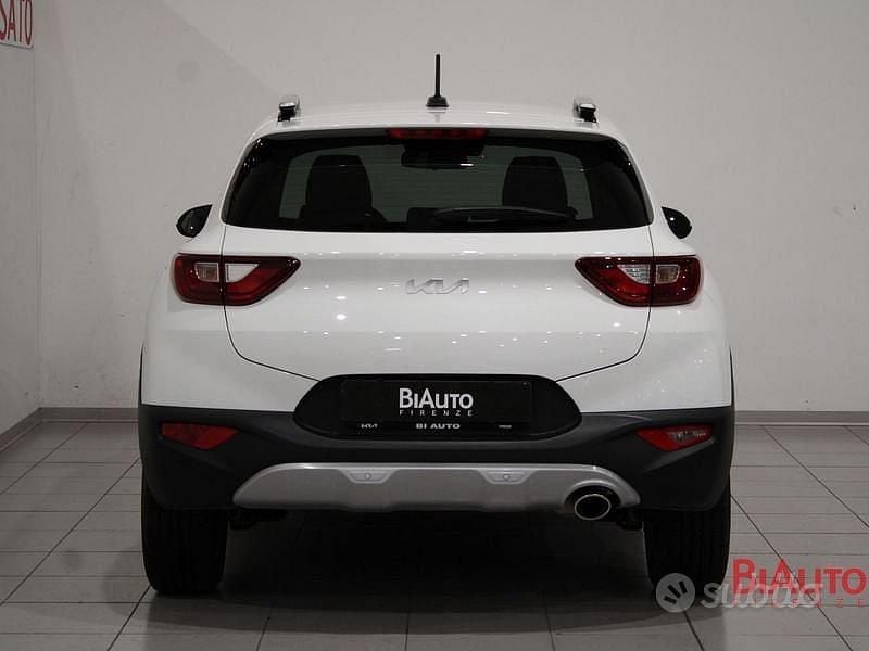Usata Kia Stonic 100 CV (73 kW) 2024 Bianco SUV