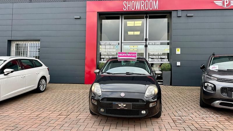 Usata Fiat Punto Street 69 CV (50 kW) 2014 Nero Berlina