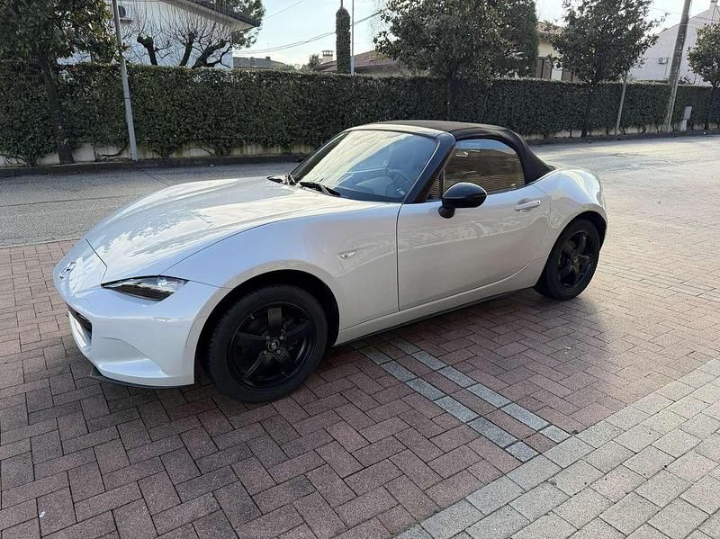 Gebraucht Mazda MX5 131 PS (96 kW) 2017 Moonstone metallic Cabrio