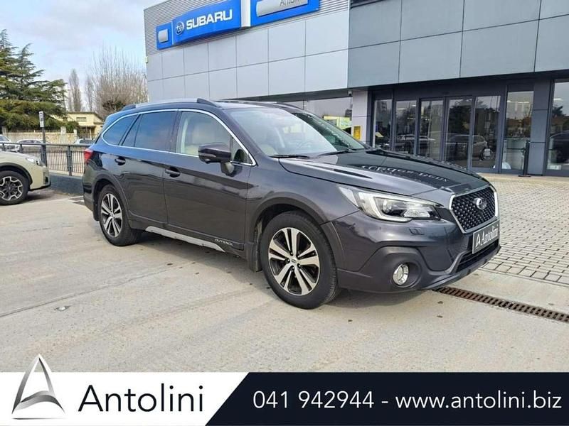 Usata Subaru Outback Premium 175 CV (128 kW) 2019 Grigio scuro Station wagon