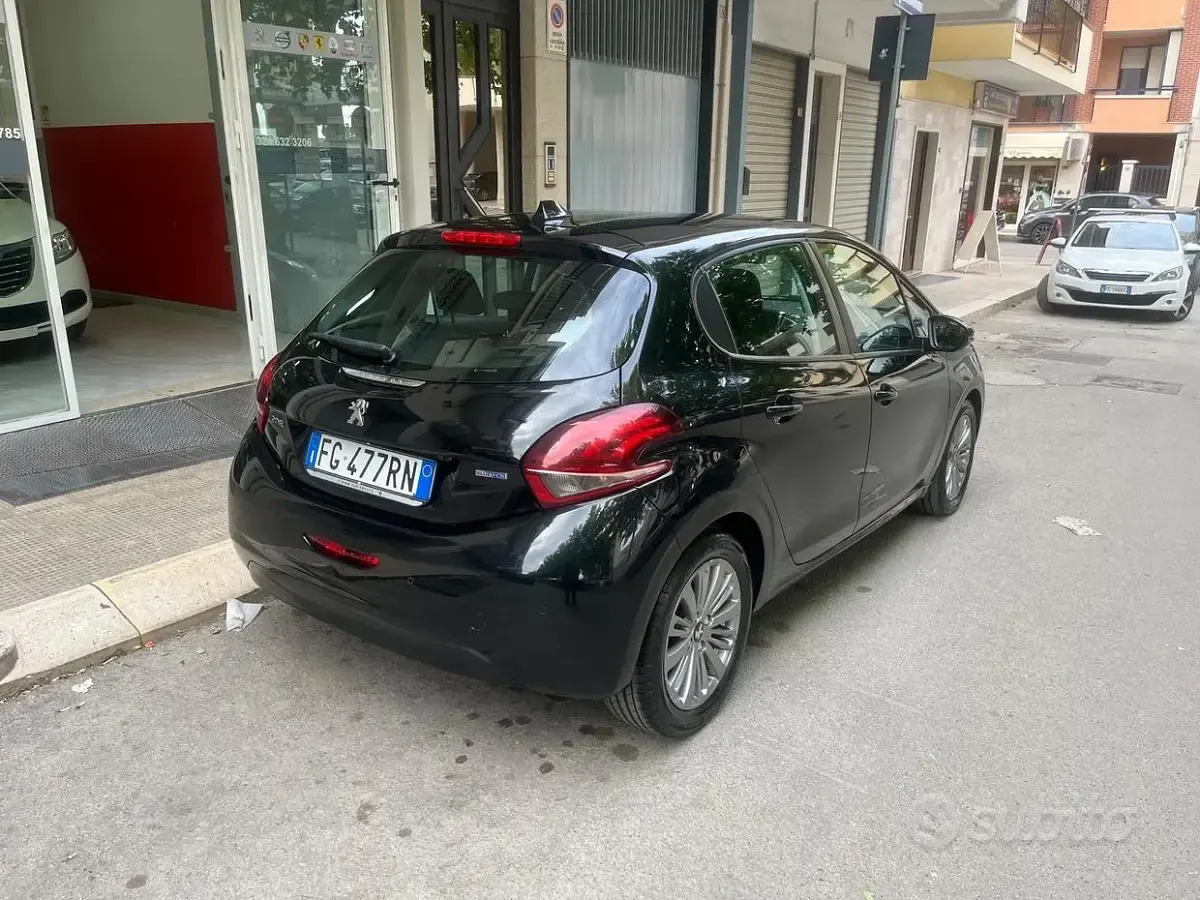 Usata Peugeot 208 Allure 75 CV (55 kW) 2016 Nero Utilitaria