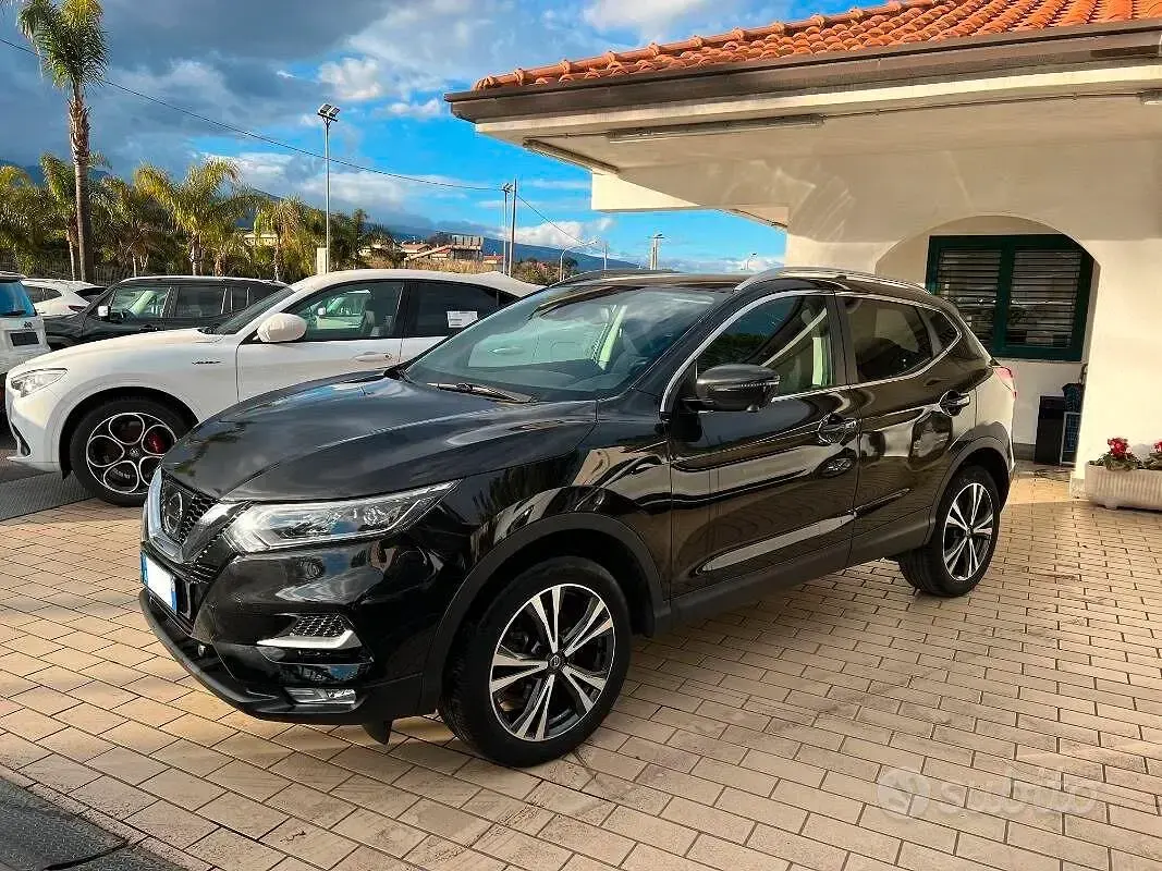 Usata Nissan Qashqai N-Connecta 110 CV (80 kW) 2018 Nero SUV