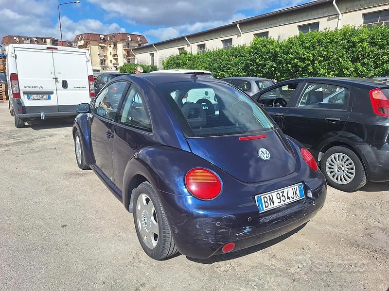Usata VW New Beetle 105 CV (77 kW) 2001 Utilitaria