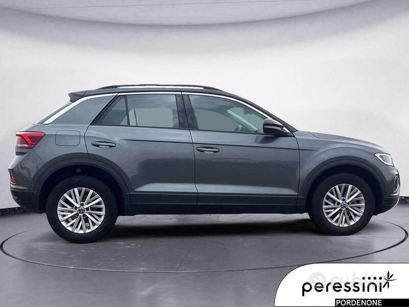 Usata VW T-Roc Life 150 CV (110 kW) 2024 Grigio SUV