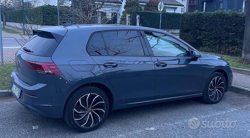 Usata VW Golf VII Life 110 CV (80 kW) 2021 Grigio Utilitaria