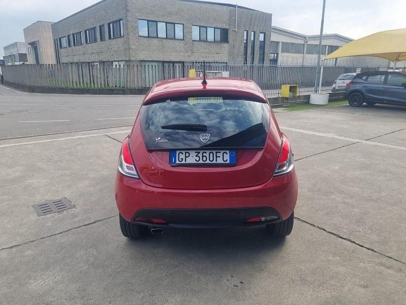 Usata Lancia Ypsilon Gold 69 CV (50 kW) 2023 Rosso / pastello Utilitaria
