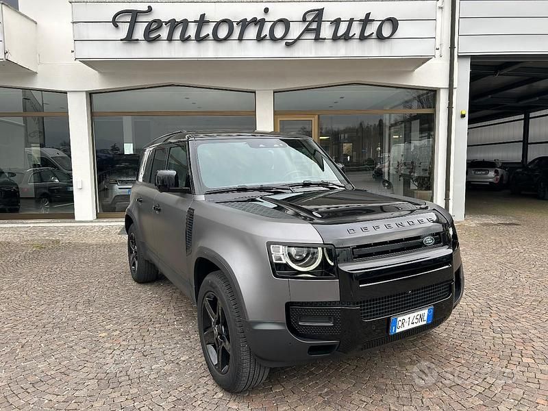Usata Land Rover Defender SE 250 CV (183 kW) 2024 Nero metallizzato SUV