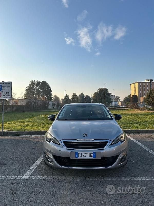 Usata 2017 Peugeot 308 Due volumi | 9500 € (Buon prezzo) - Immagine 1/4