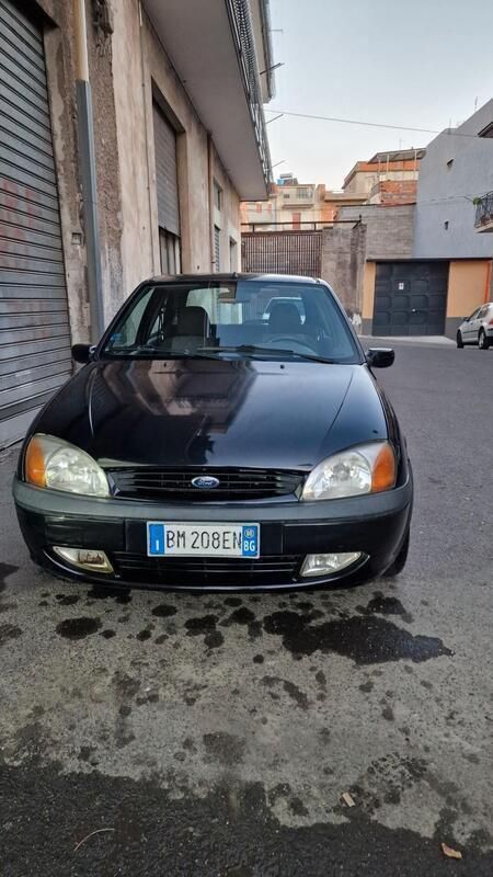 Usata Ford Fiesta Ghia 75 CV (55 kW) 2000 Nero Utilitaria