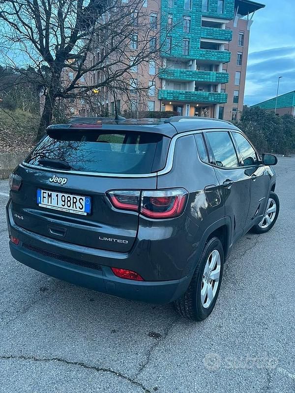 Usata Jeep Compass Limited 140 CV (102 kW) 2017 Grigio SUV