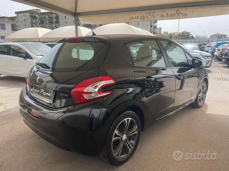 Usata Peugeot 208 Allure 68 CV (50 kW) 2014 Nero Utilitaria