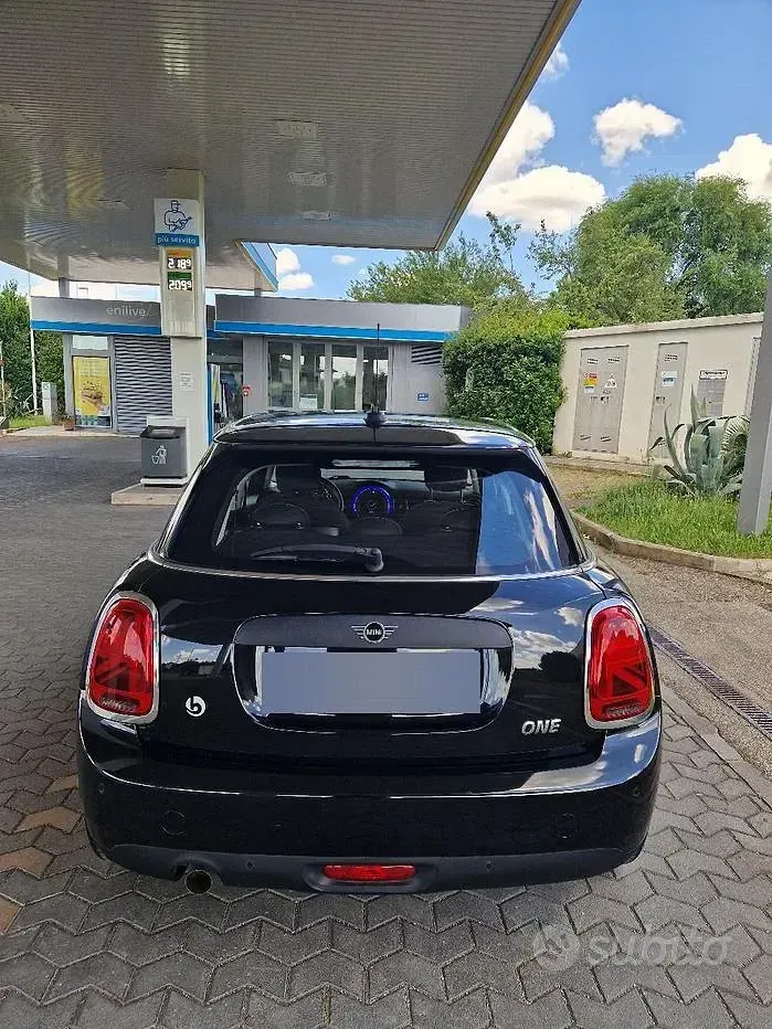 Usata Mini ONE 75 CV (55 kW) 2021 Nero Utilitaria