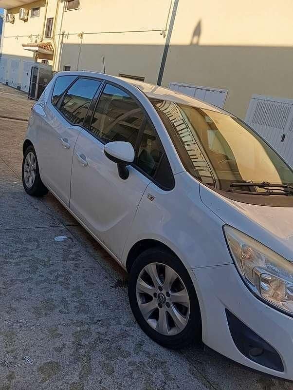 Usata Opel Meriva Cosmo 95 CV (69 kW) 2012 Bianco Monovolume