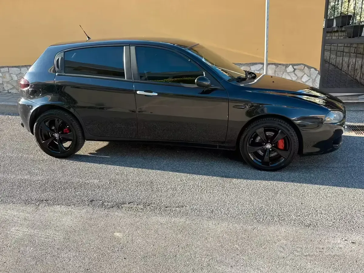Usata Alfa Romeo 147 120 CV (88 kW) 2007 Nero Utilitaria