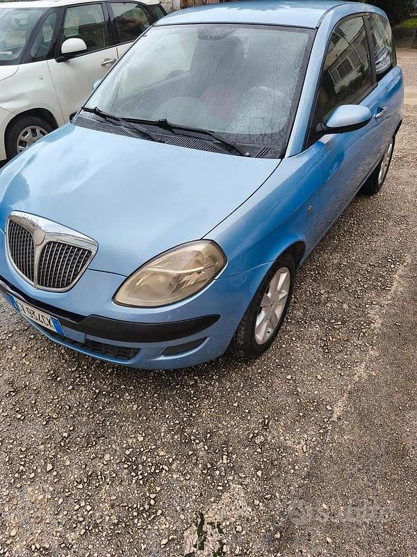 Usata Lancia Ypsilon 69 CV (50 kW) 2005 Blu Utilitaria