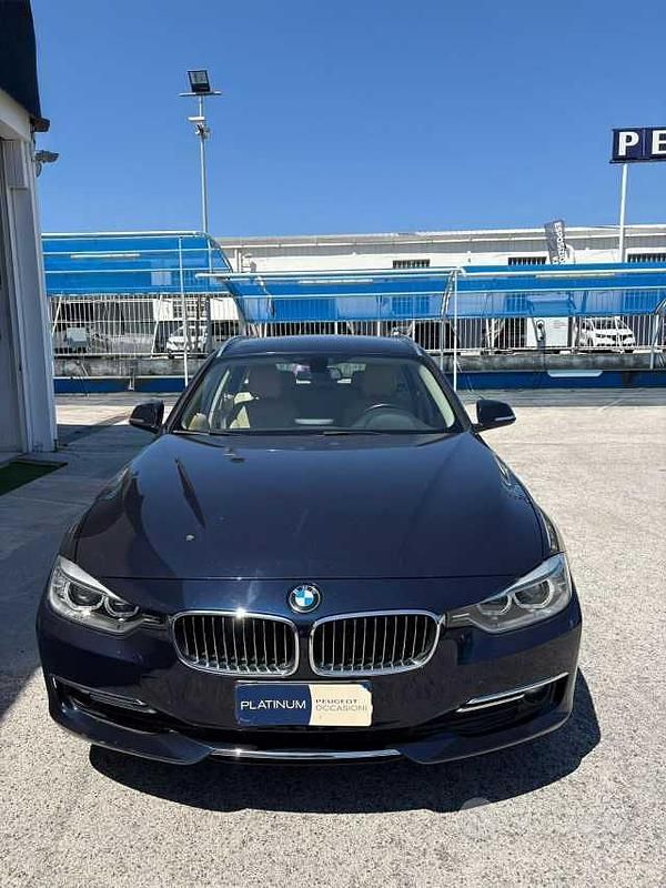 Usata BMW 320 Luxury Line 184 CV (135 kW) 2013 Blu Station wagon