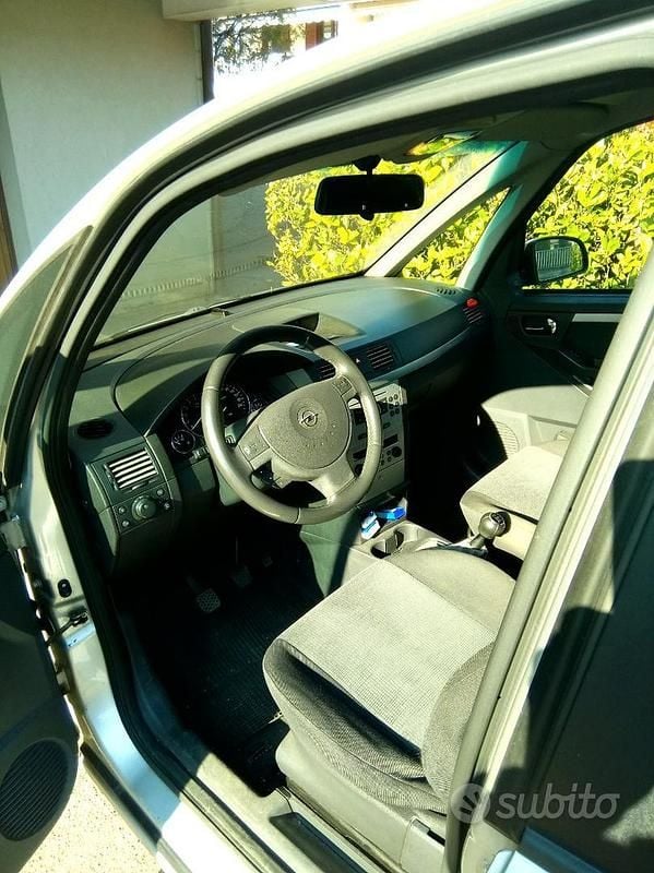 Occasion Opel Meriva 75 ch (55 kW) 2005 Gris Monospace