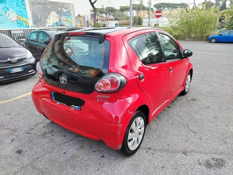 Usata Toyota Aygo Connect Style 68 CV (50 kW) 2014 Rosso Utilitaria