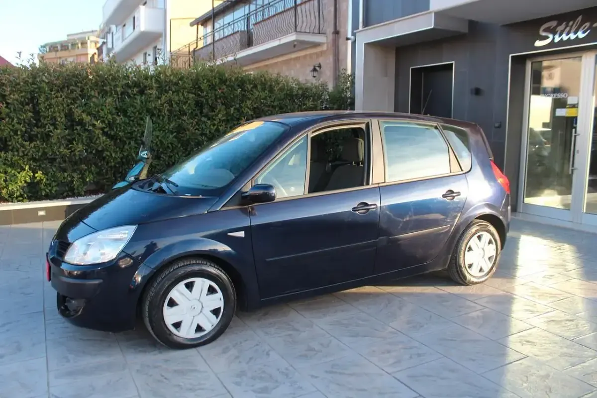 Usata Renault Scenic E-Tech Dynamique 106 CV (77 kW) 2008 Blu Monovolume