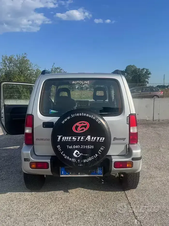 Usata Suzuki Jimny 82 CV (60 kW) 2002 Grigio SUV