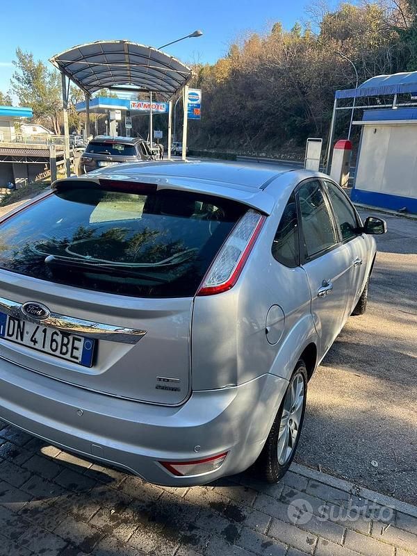 Usata Ford Focus 90 CV (66 kW) 2008 Grigio Berlina