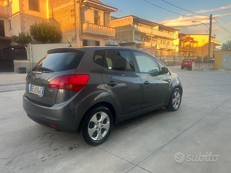 Usata Kia Venga EX 90 CV (66 kW) 2010 Grigio Utilitaria