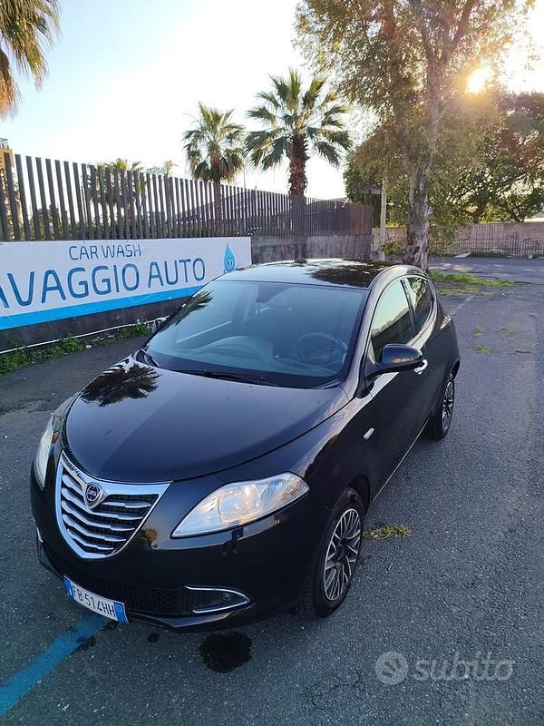 Usata Lancia Ypsilon 85 CV (62 kW) 2015 Nero Utilitaria