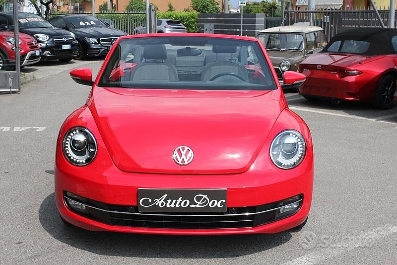 Usata VW Beetle Cabriolet Design 105 CV (77 kW) 2013 Rosso Cabrio